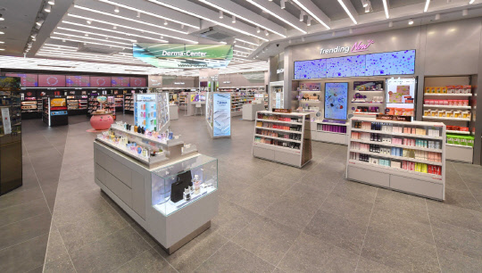 올리브영이 홍대에 타운매장 '올리브영 홍대'를 오픈했다. <올리브영 제공>